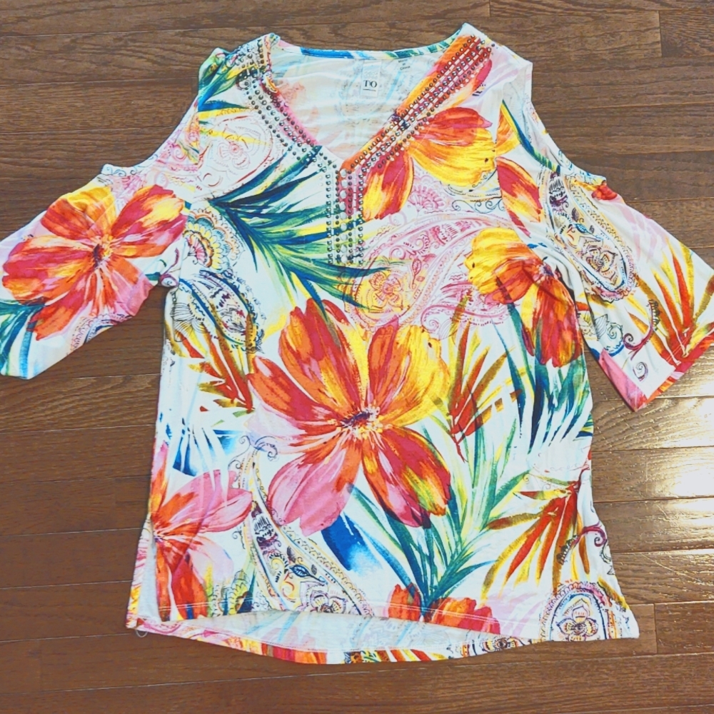 Like New Cold Shoulder Top